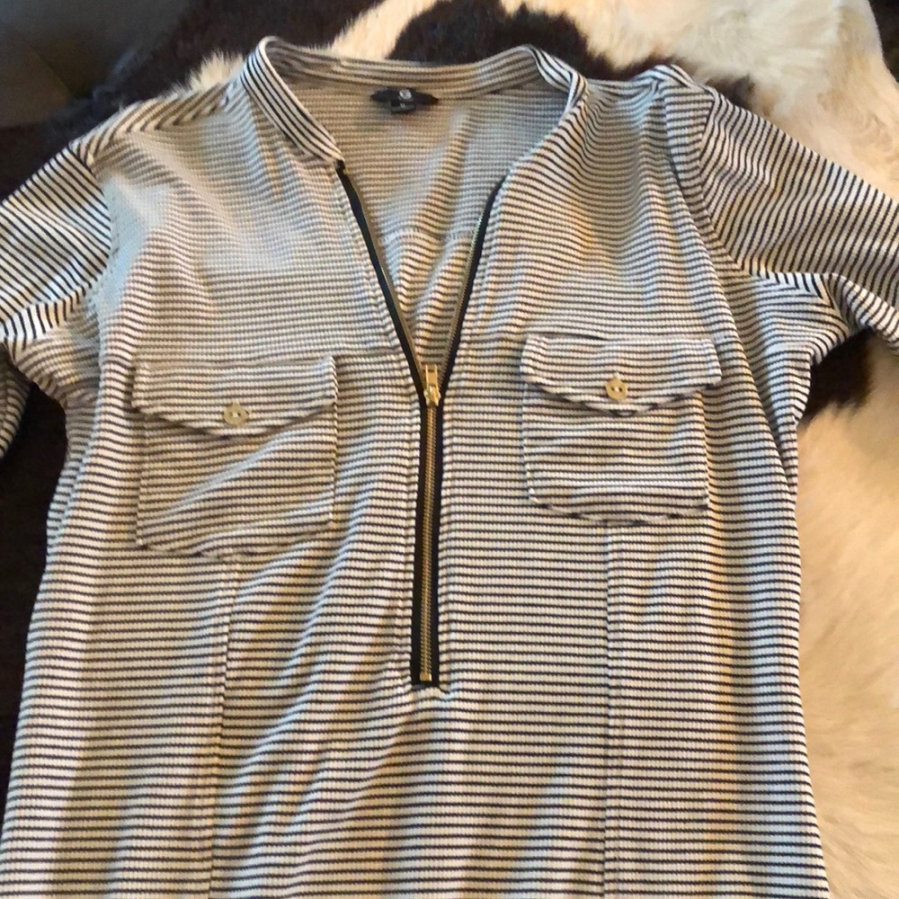 Guess - T-Shirt  Black and White Striped Dress